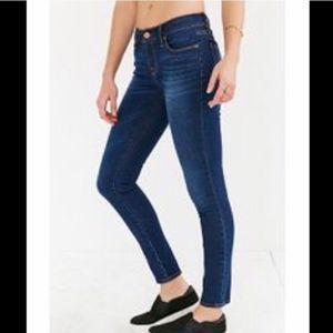 NWT BDG low slung skinny jeans size 28
